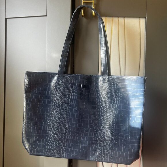 Saks Fifth Avenue Navy Faux Crocodile Print Tote Bag NWOT - Picture 4 of 10